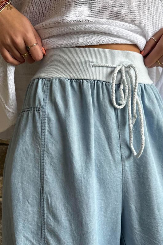 Washed Chambray Balloon Barrel Jean Light 